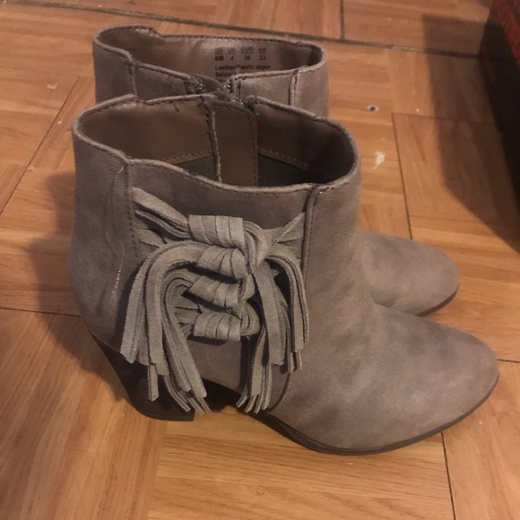 Ankle boots with a heel - Picture 3 of 4